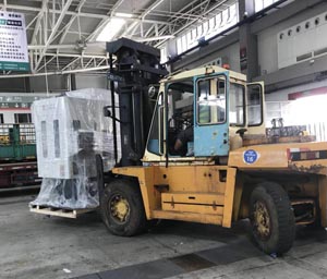 大型機床設(shè)備安裝現(xiàn)場